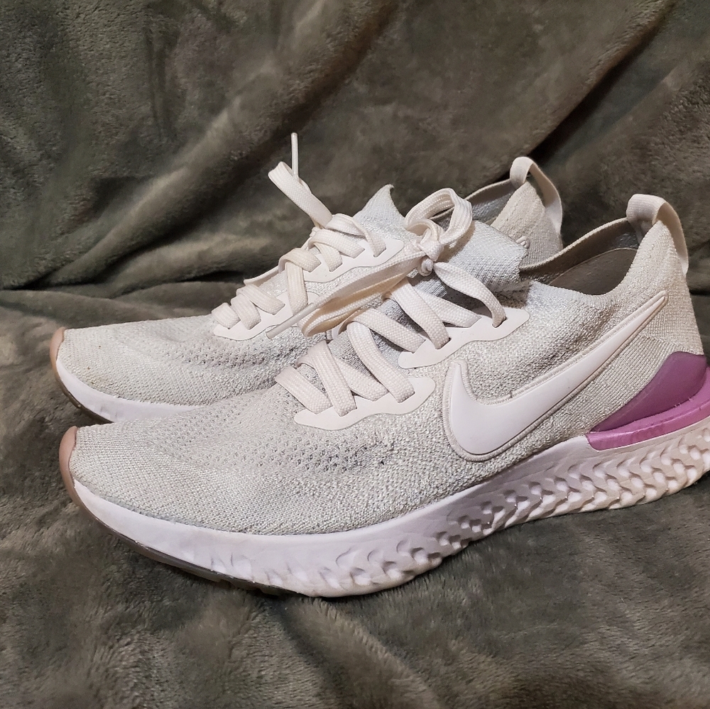 Women's Size 8 Nike Epic Reac